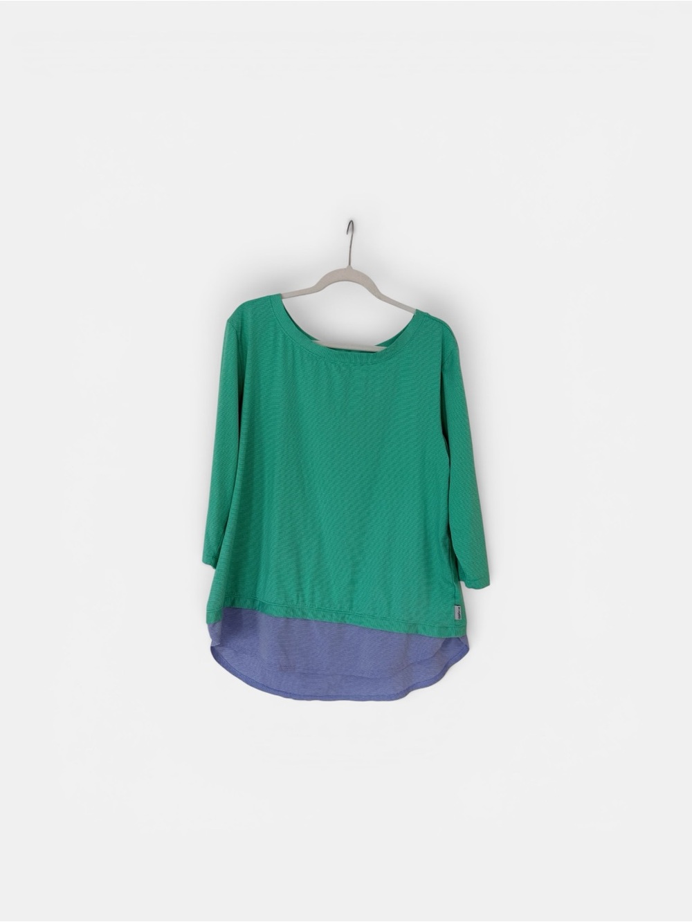 Relaxed Green 3/4 Sleeve Tee with Blue Hem